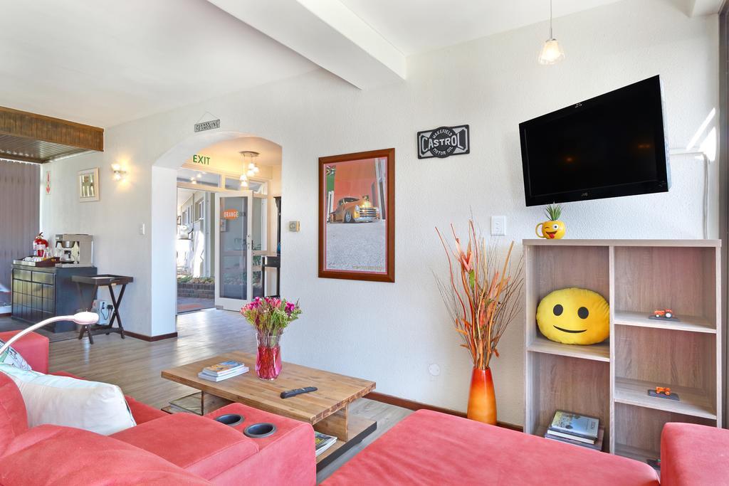 Orange Inn Melkbosstrand Bloubergstrand Exteriör bild