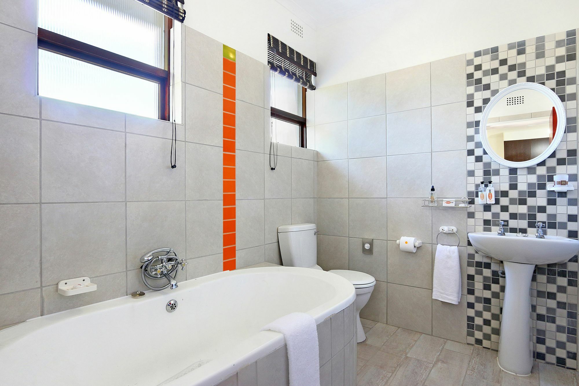 Orange Inn Melkbosstrand Bloubergstrand Exteriör bild