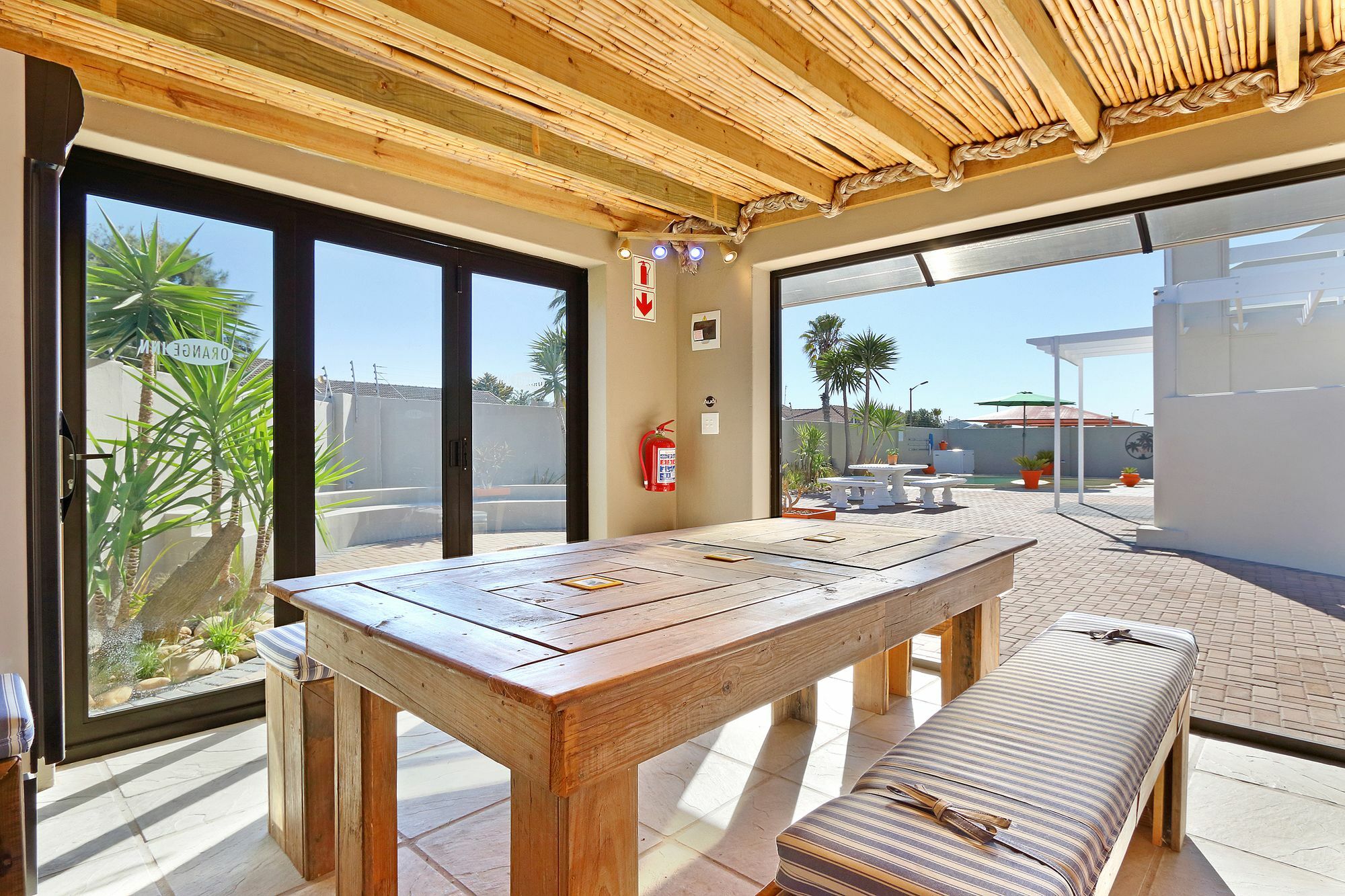 Orange Inn Melkbosstrand Bloubergstrand Exteriör bild